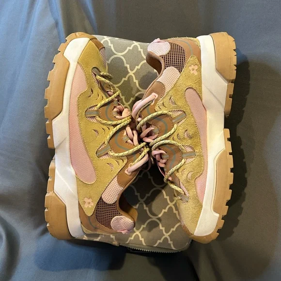 Converse Gianno X
Golf le Fleur “Parfait Pink” (GREAT CONDITION) - Picture 7 of 14